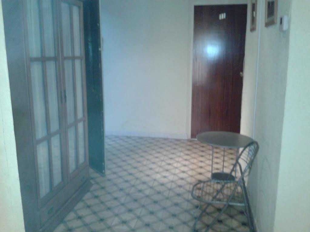 Hostal Santa Teresa Reus Bagian luar foto