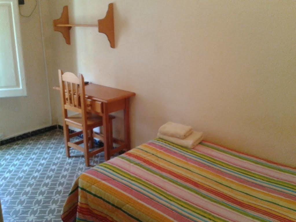 Hostal Santa Teresa Reus Bagian luar foto